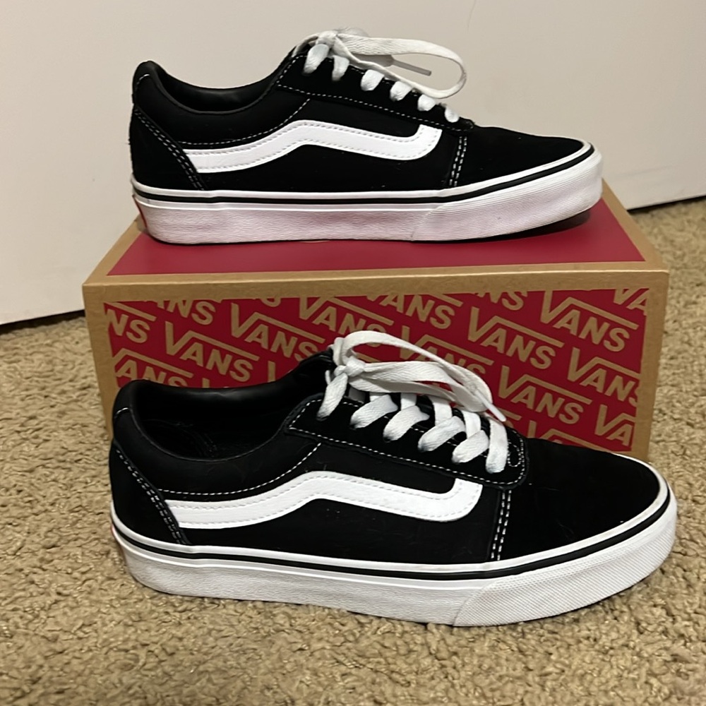 Women’s black/white suede/canvas “Ward” Vans